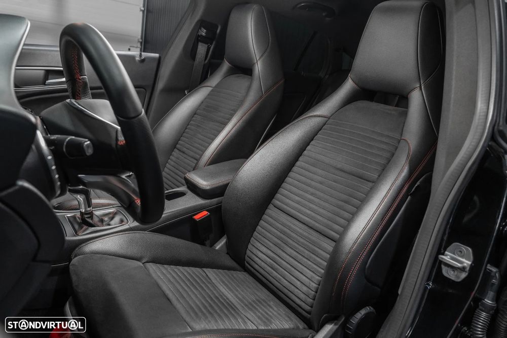 Mercedes-Benz CLA 200 d Shooting Brake AMG Line - 22