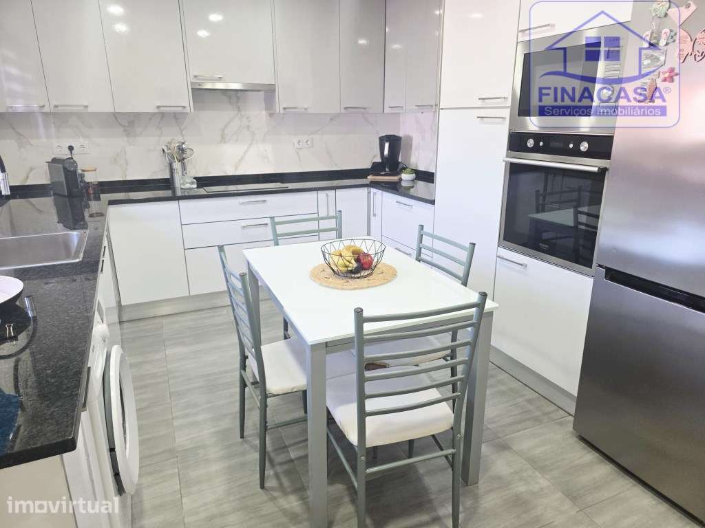 Moradia geminada toda renovada com aproveitamento de sótão - Casal ... - Grande imagem: 2/31