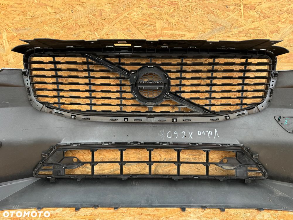 ZDERZAK PRZÓD PRZEDNI VOLVO XC60 II 2 17+ R-DESIGN 4PDC GRILL KRATKA ŚRODKOWA 31449127 32296071 31425534 ORYGINAŁ - 14