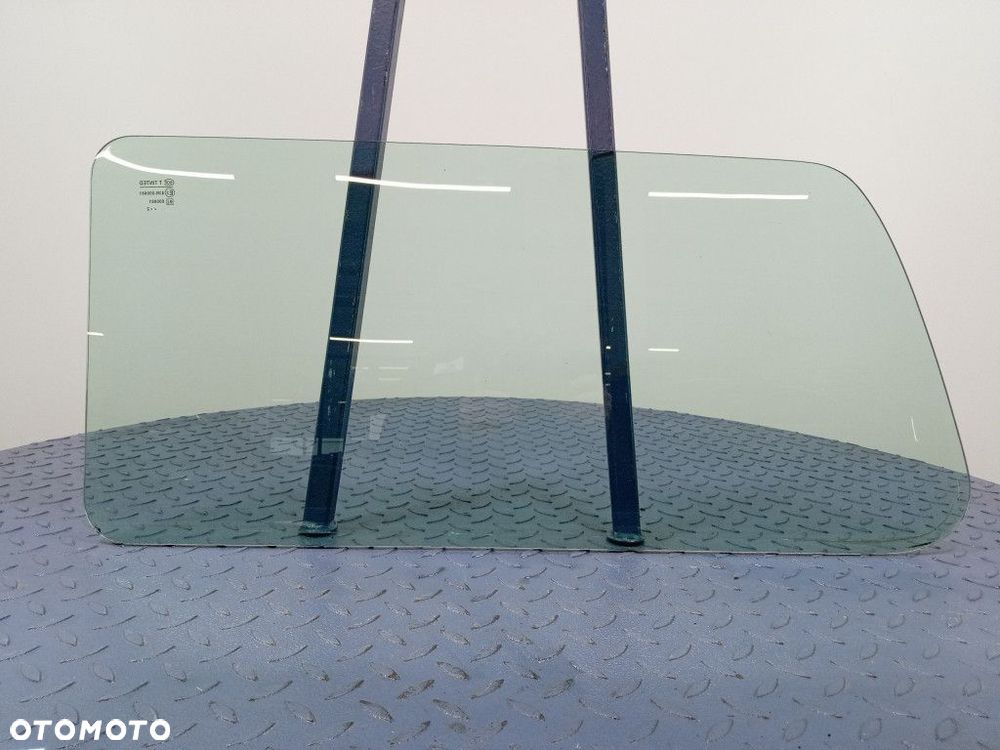 ŁADA NIVA 3D SZYBA KAROSERYJNA TYŁ PRAWA 02R - 3