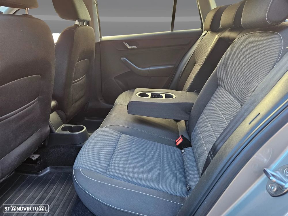 Skoda Rapid Spaceback 1.6 TDi Elegance - 23