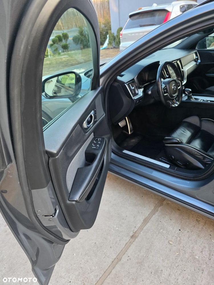 Volvo V60 D4 R-Design - 18