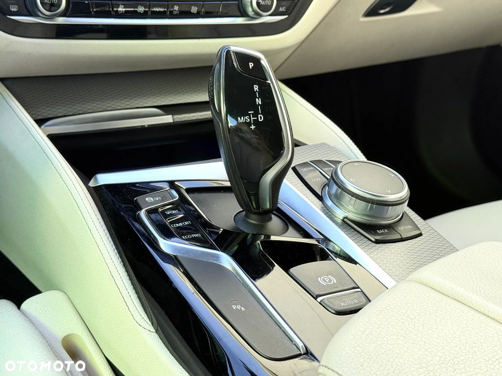 BMW Seria 5 520d xDrive M Sport sport - 25