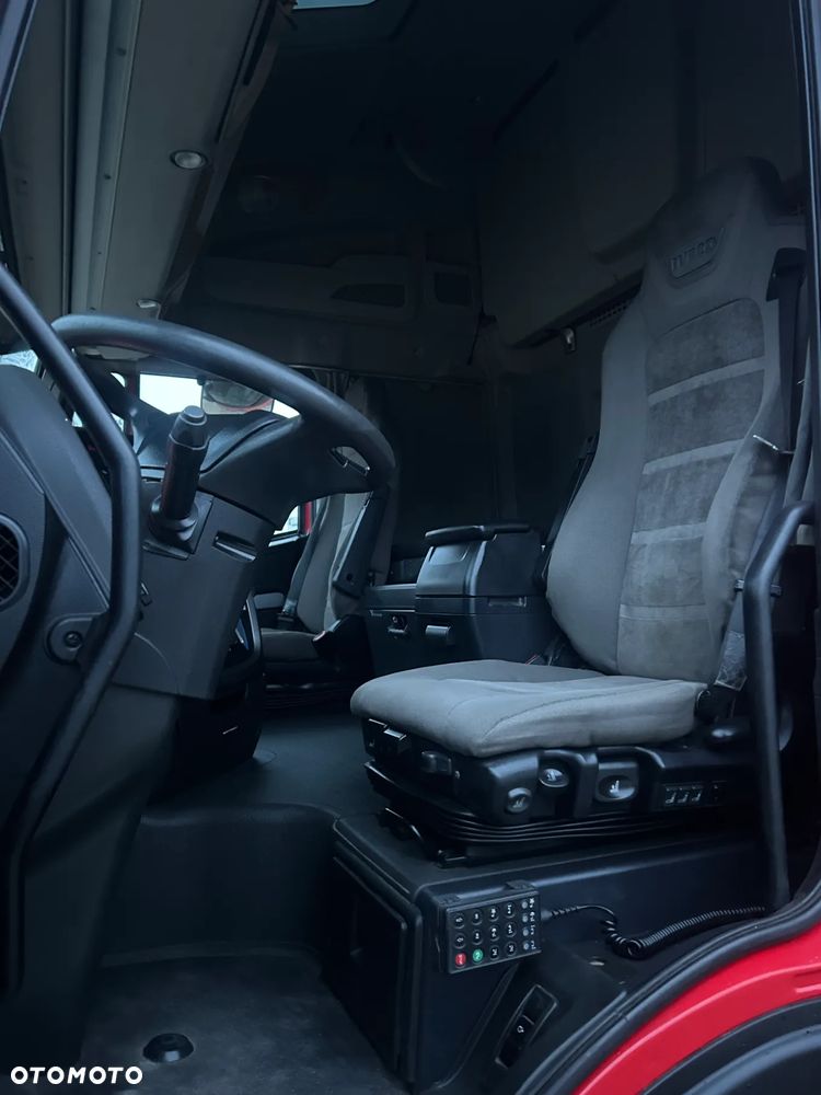 Iveco STRALIS 460 KM ACC / MEGA / LOW DECK / HI-WAY EURO 6 / 2016 ROK / DUŻE ZBIORNIKI PALIWA 1350 L / PRZÓD i TYŁ NA PODUSZCE / PRZEBIEG 864 324 KM !! - 17