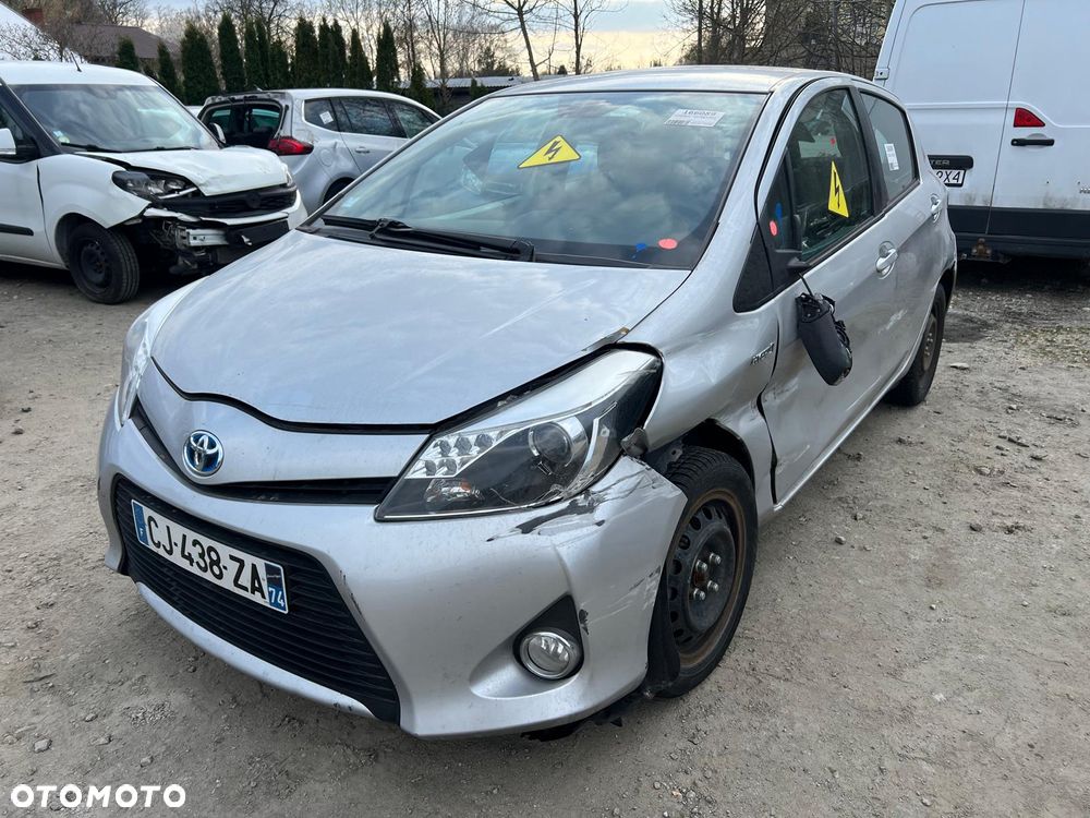 Toyota Yaris Hybrid 100 Premium - 9