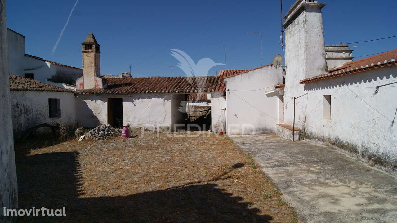 Villa em Vaiamonte para recuperar, com pátio e quintal - Grande imagem: 2/14