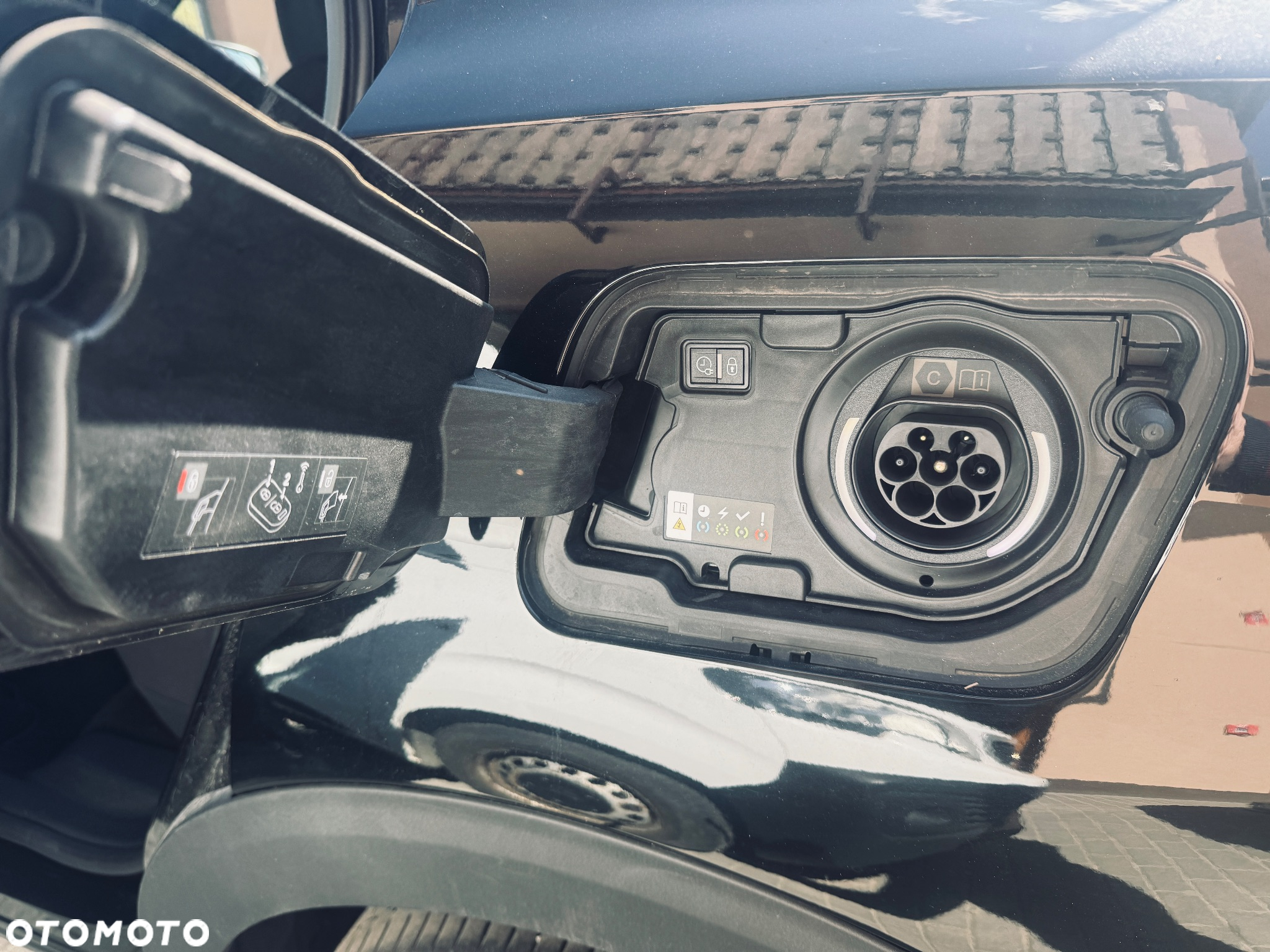 Peugeot 3008 1.6 PureTech Hybrid PHEV Allure S&S EAT8 - 29