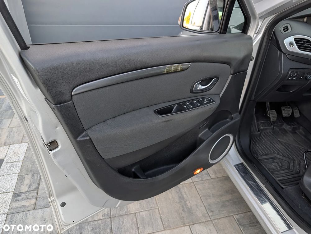 Renault Grand Scenic 1.6 16V Authentique - 17