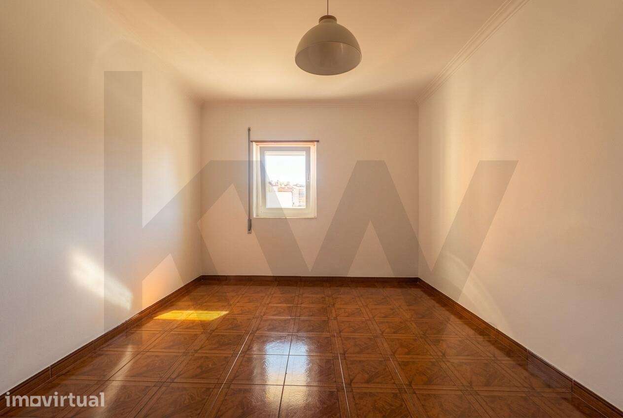 Espaçoso Apartamento T2, Ouressa em Mem Martins – R/C alto - Grande imagem: 2/23