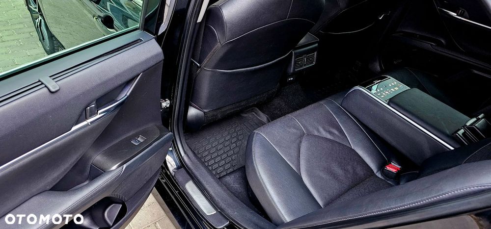 Toyota Camry 2.5 Hybrid Executive CVT - 23