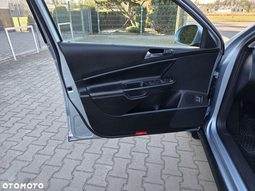 Volkswagen Passat 2.0 TDI DPF Highline - 14