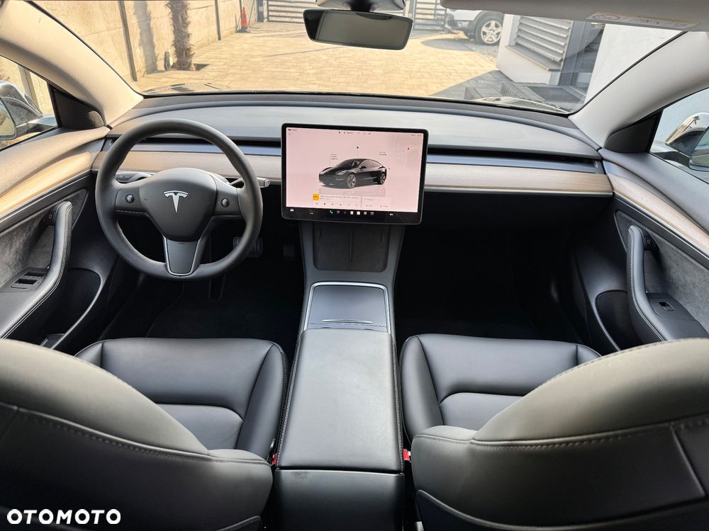 Tesla Model 3 - 12