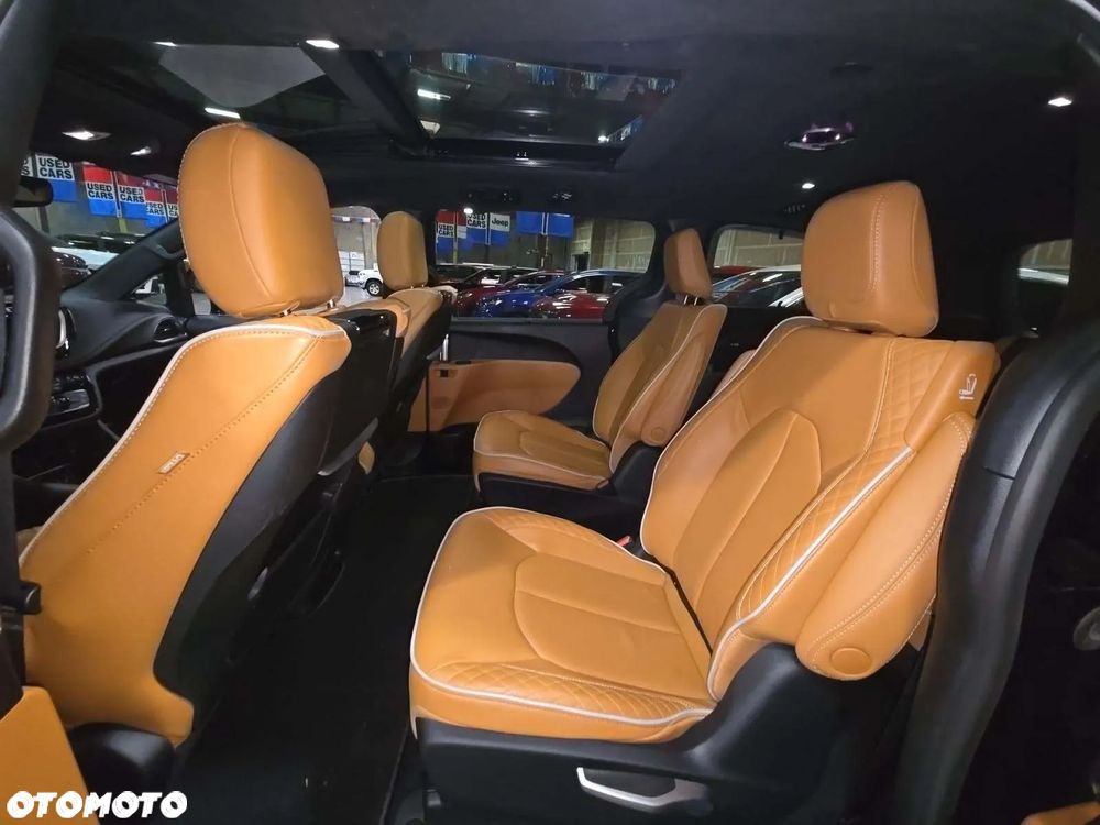 Chrysler Pacifica - 11