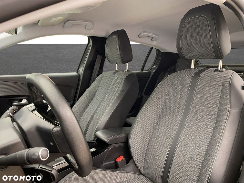 Peugeot 208 - 11