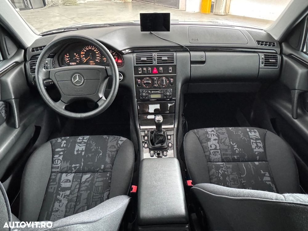 Mercedes-Benz E - 10