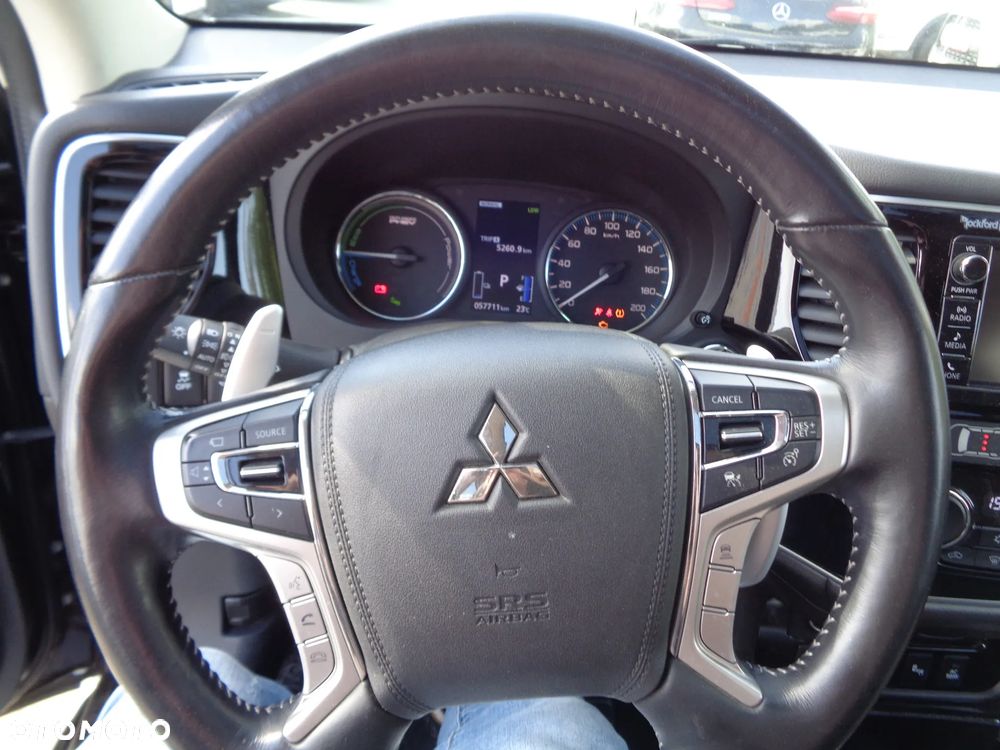 Mitsubishi Outlander 2.0 4WD Top - 12