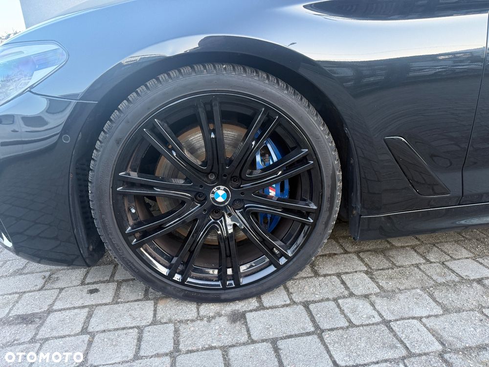 BMW Seria 5 M550i xDrive - 16