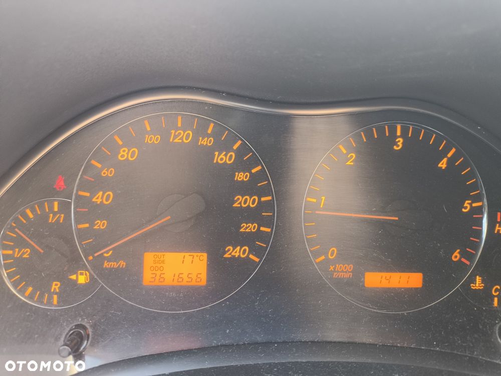Toyota Avensis - 8