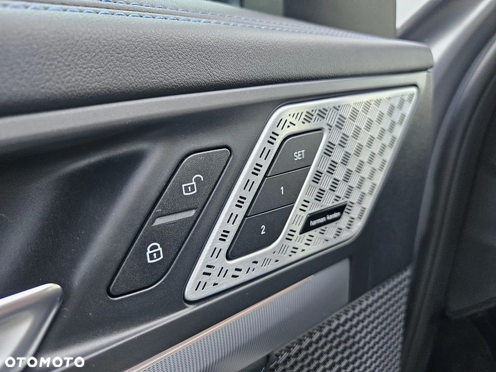 BMW X1 xDrive23i - 12