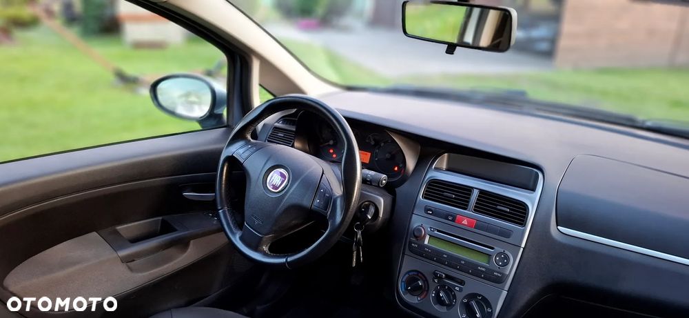 Fiat Linea 1.3 MJ 16V Dynamic - 32