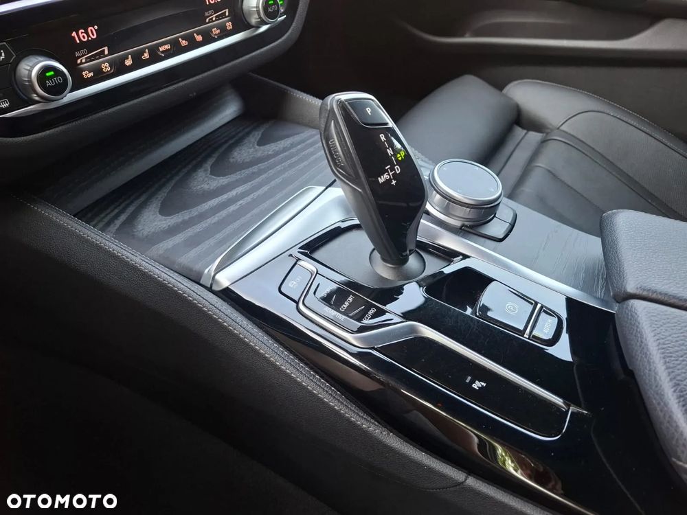 BMW Seria 5 540d xDrive Touring M Sport Edition - 21