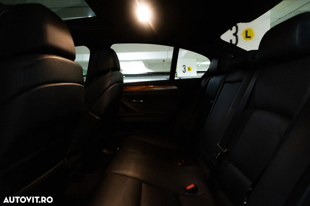 BMW Seria 5 520d - 33