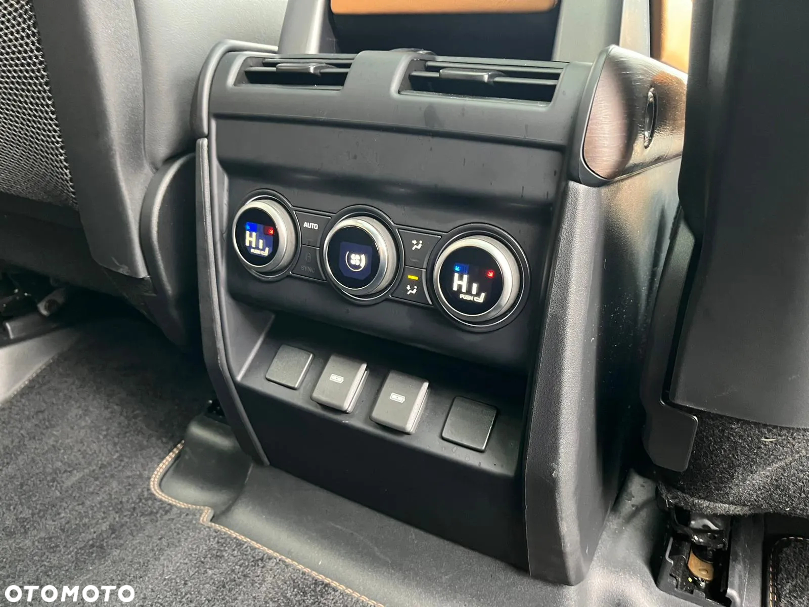 Land Rover Defender - 5