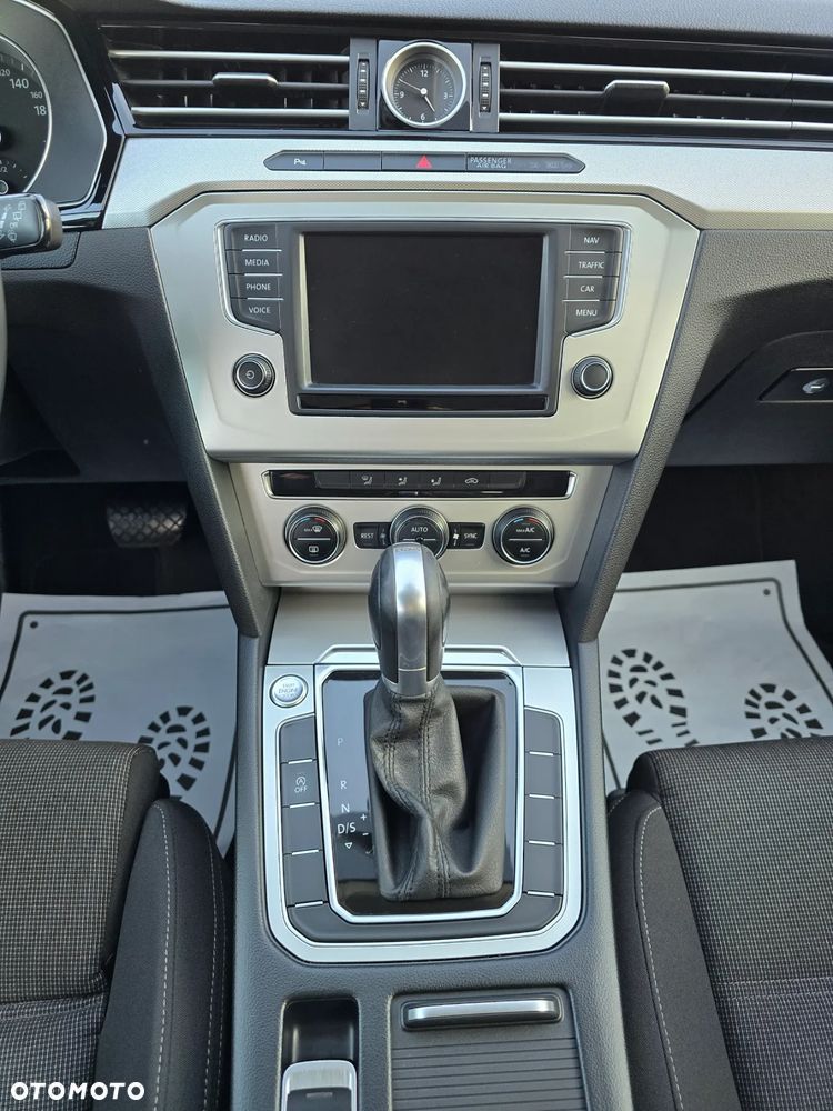 Volkswagen Passat Variant 1.6 TDI SCR DSG Comfortline - 23