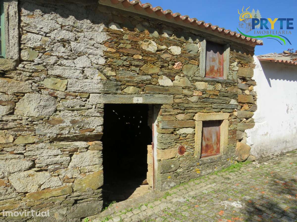 Refúgio minimalista em Sarzedas - A sua 'tiny hour' de pedra - Grande imagem: 2/15