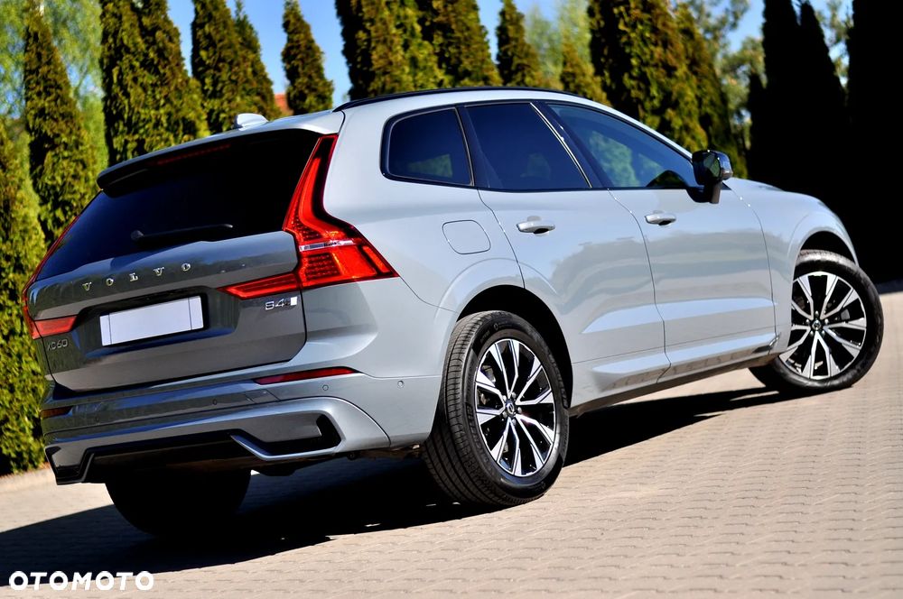 Volvo XC 60 B4 D AWD Plus Dark - 10