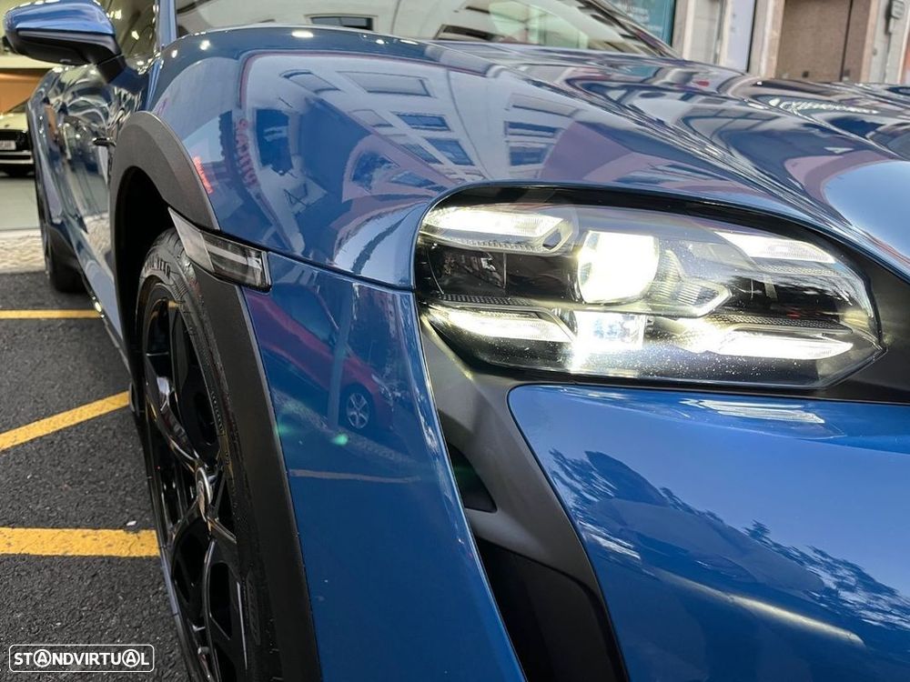 Porsche Taycan Cross Turismo 4S - 31