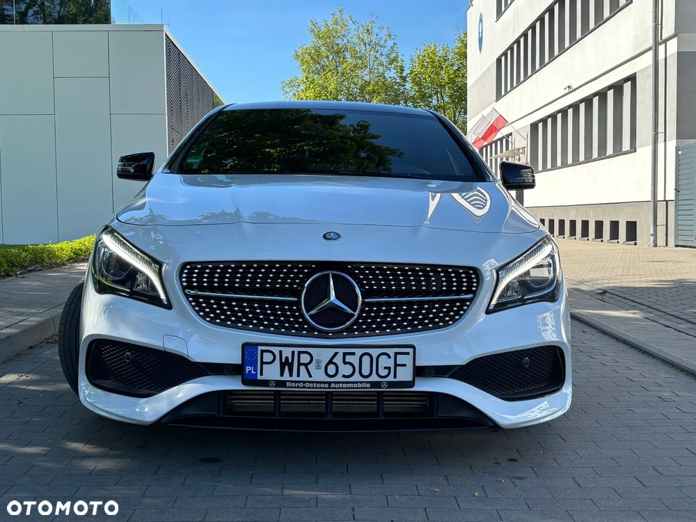 Mercedes-Benz CLA 180 7G-DCT AMG Line - 2