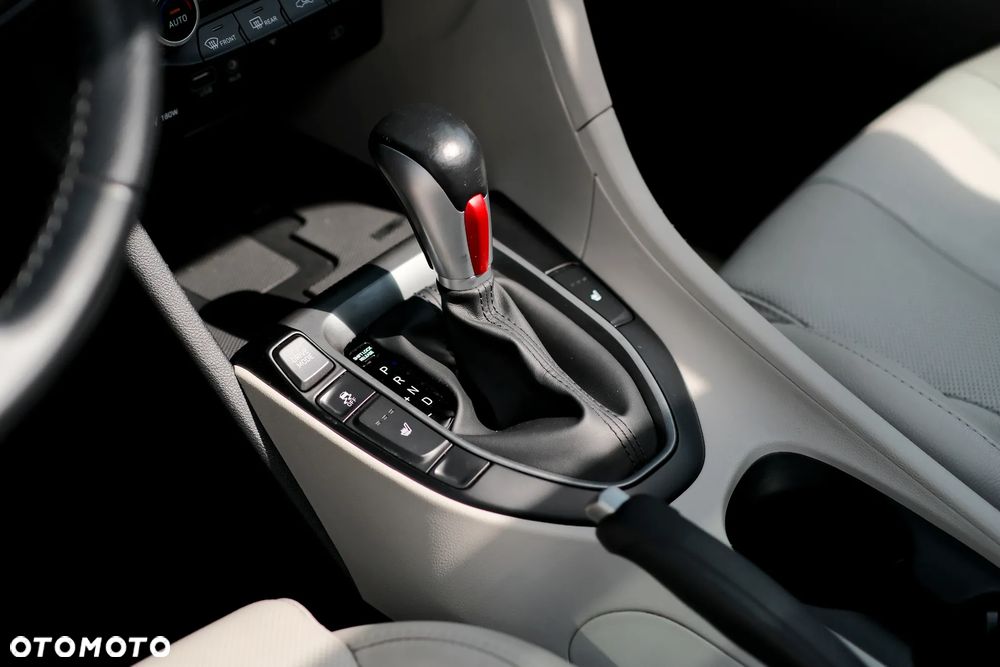 Hyundai Veloster - 31