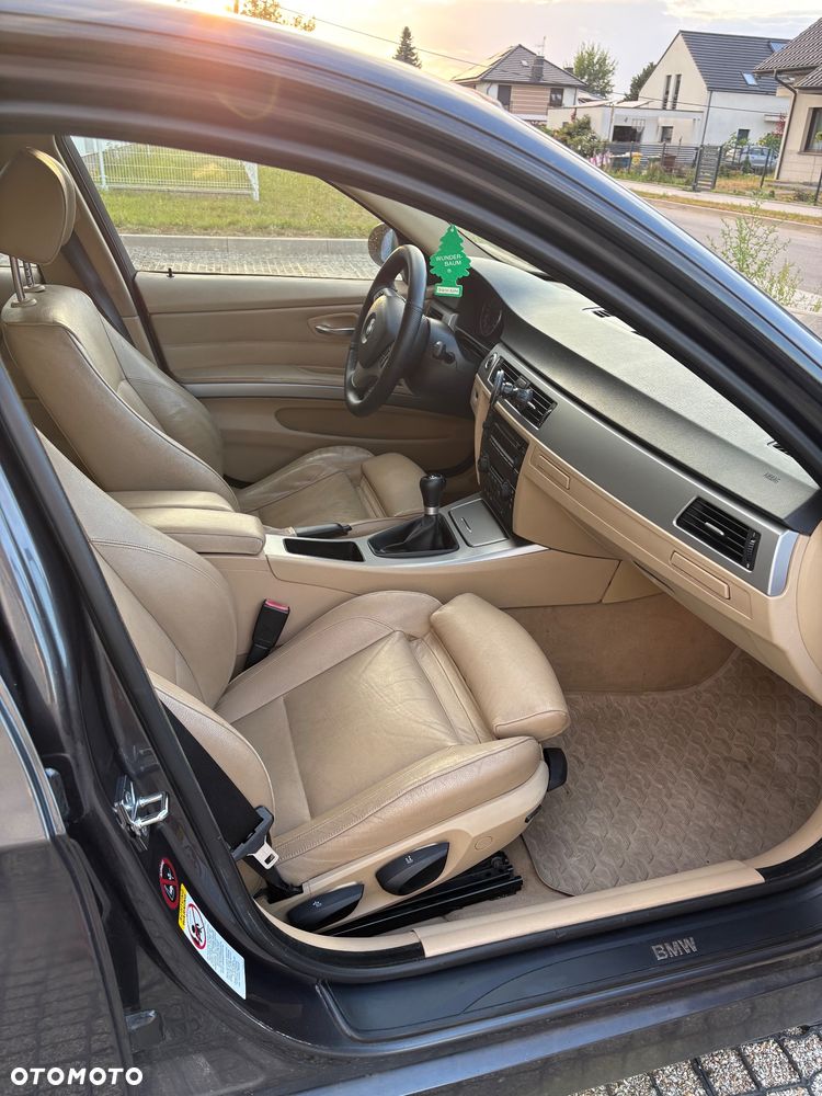 BMW Seria 3 325i - 8