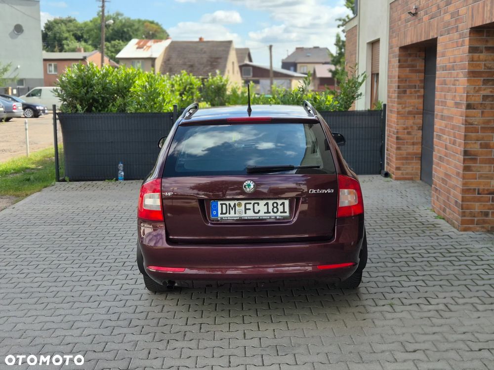 Skoda Octavia 1.6 Combi - 10
