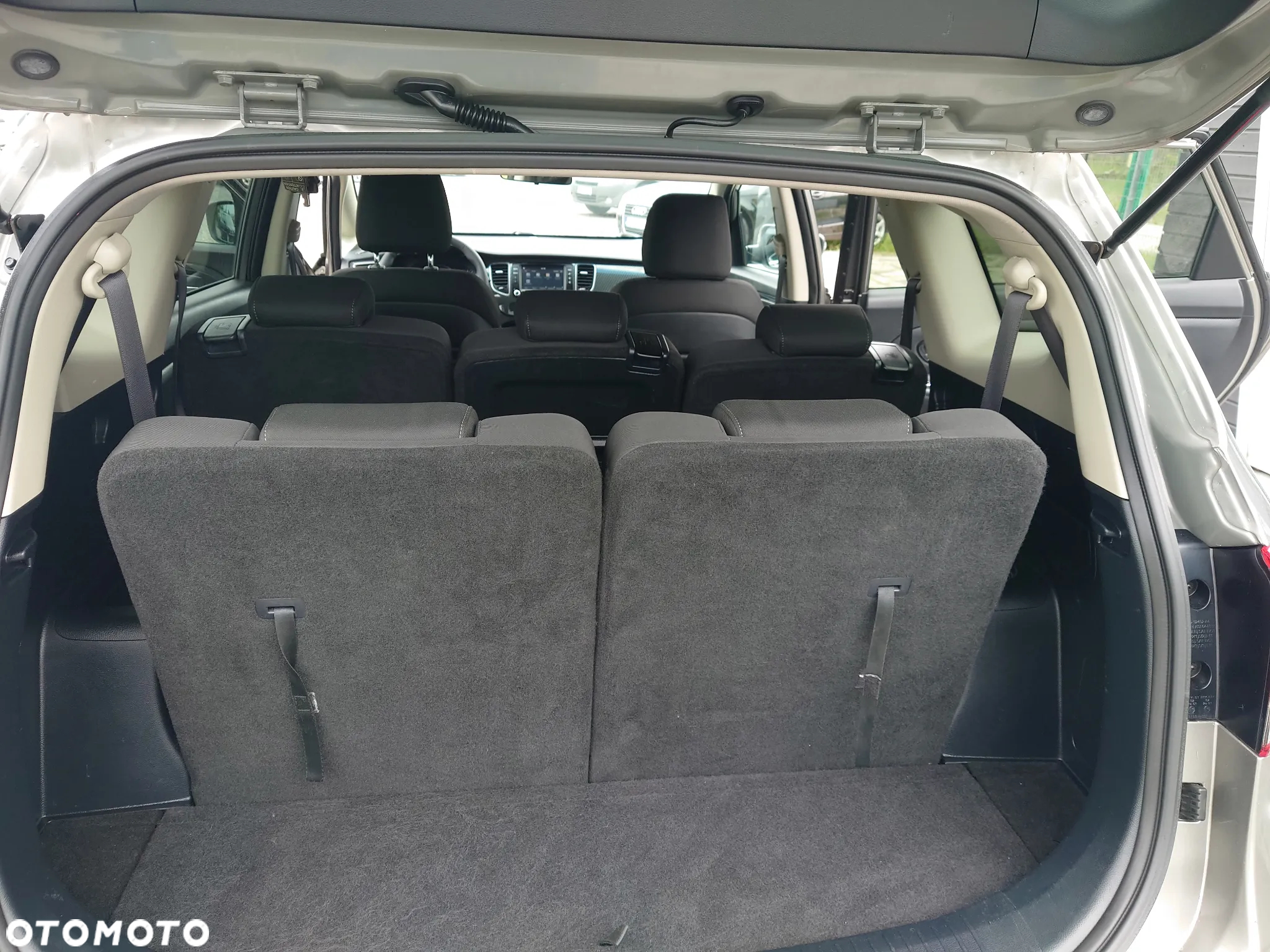Kia Carens 1.7 CRDi M 7os - 3