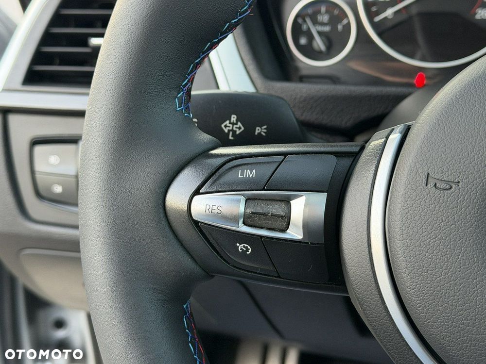 BMW Seria 3 318d M Sport - 26