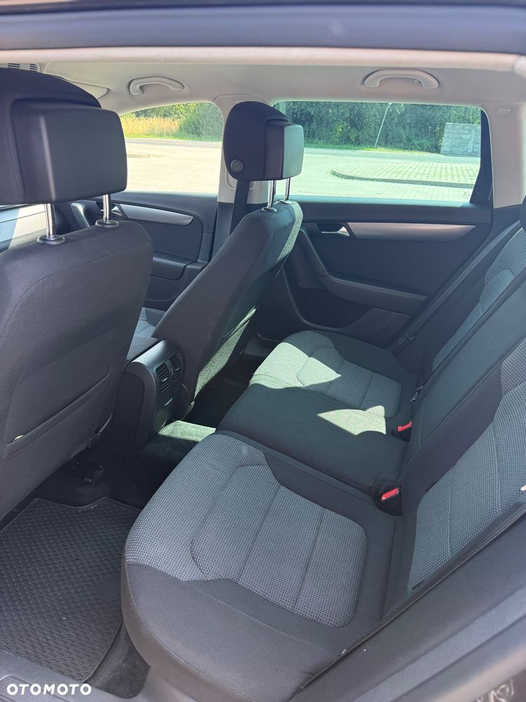 Volkswagen Passat - 10