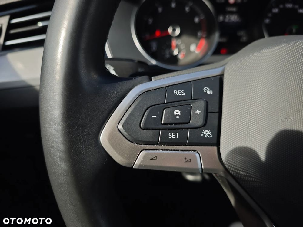 Volkswagen Passat Variant 2.0 TSI Business DSG - 19