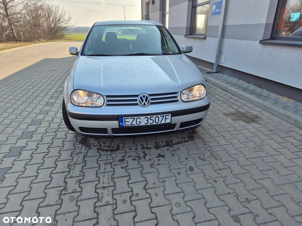 Volkswagen Golf 1.6 Basis - 2