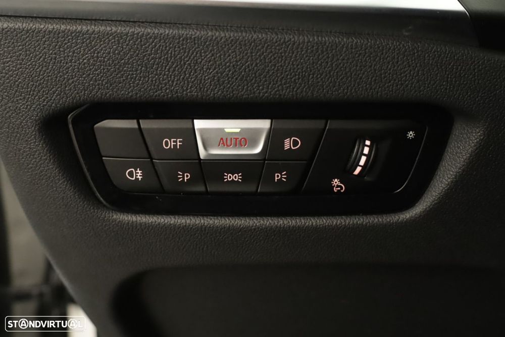 BMW 330 e Pack Desportivo M Auto - 20