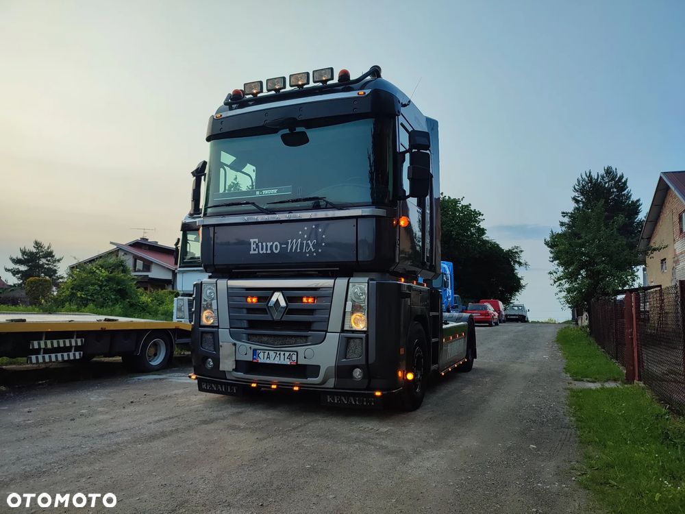 Renault MAGNUM - 1