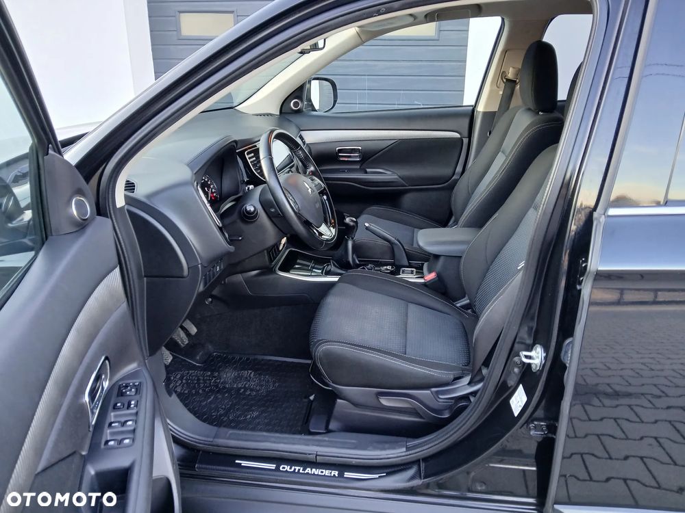 Mitsubishi Outlander 2.0 Intense 2WD - 28