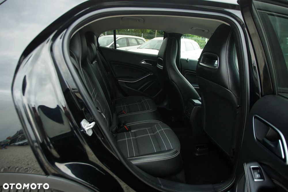Mercedes-Benz GLA 220 CDI 4Matic 7G-DCT - 16