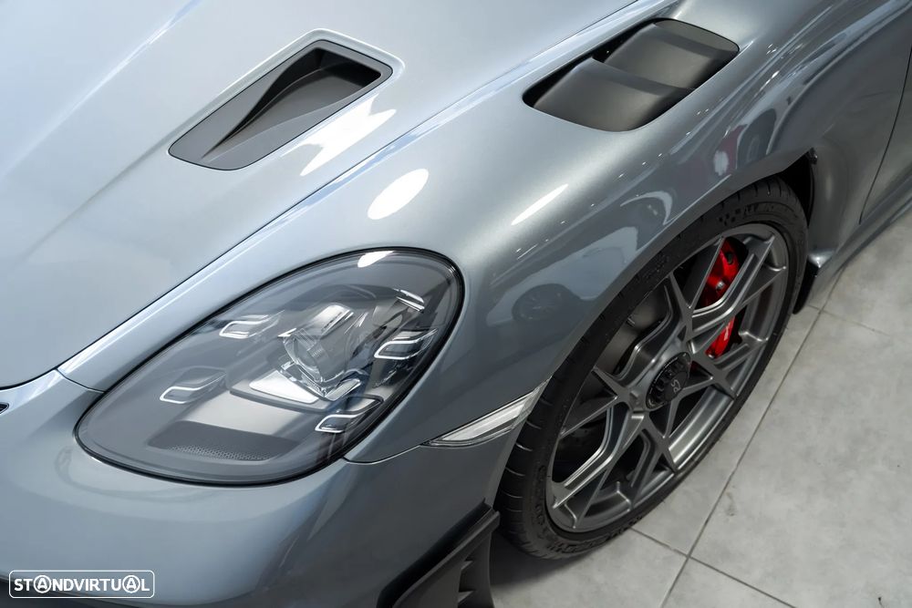 Porsche 718 Spyder RS - 11