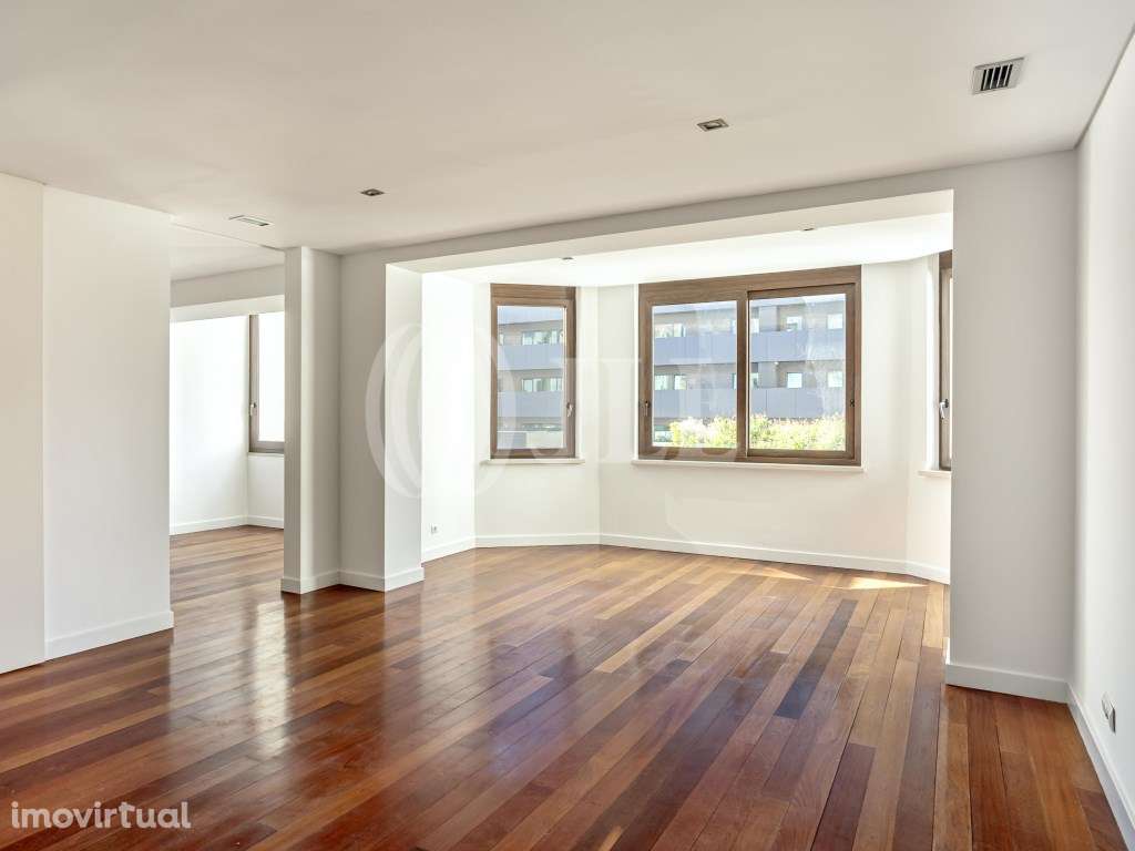Apartamento T4 nas Avenidas Novas, Lisboa - Grande imagem: 2/32