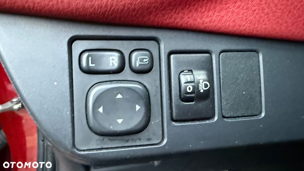 Toyota Yaris Hybrid 100 Selection - 26