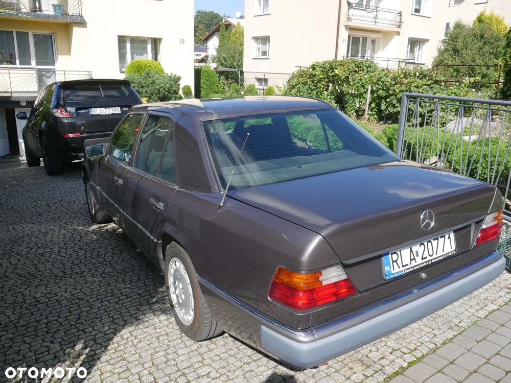 Mercedes-Benz W124 (1984-1993) - 27