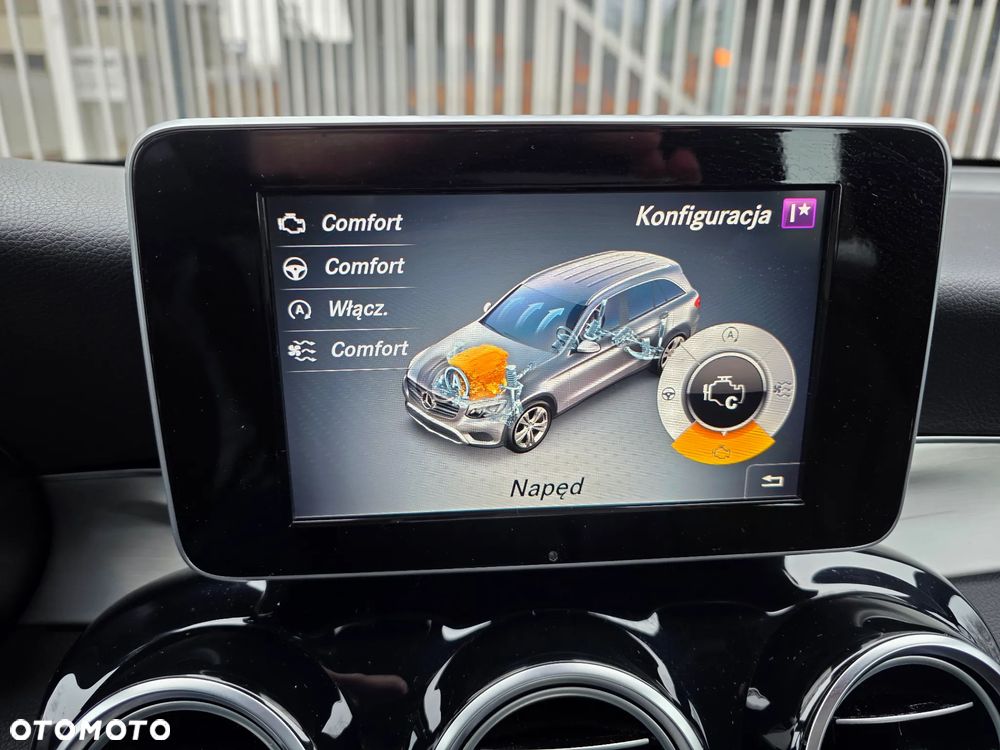 Mercedes-Benz GLC 250 4Matic 9G-TRONIC AMG Line - 16