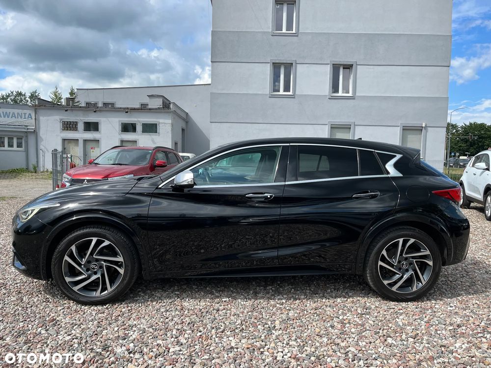 Infiniti Q30 - 11